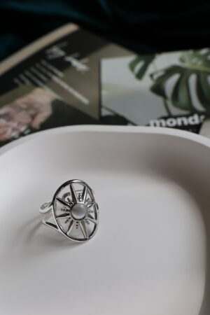 Taşlı Güneş Detaylı Ayarlanabilir Gümüş Renk Yüzük